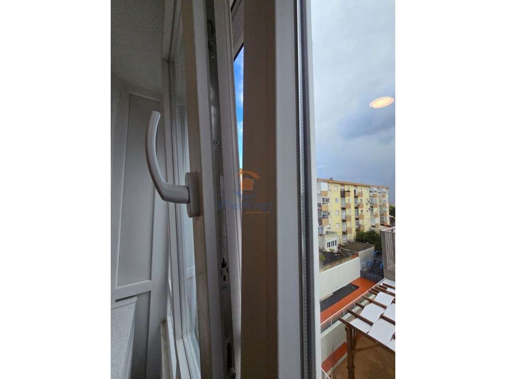 Apartamento T3 Totalmente Remodelado | Camarate, Loures-13