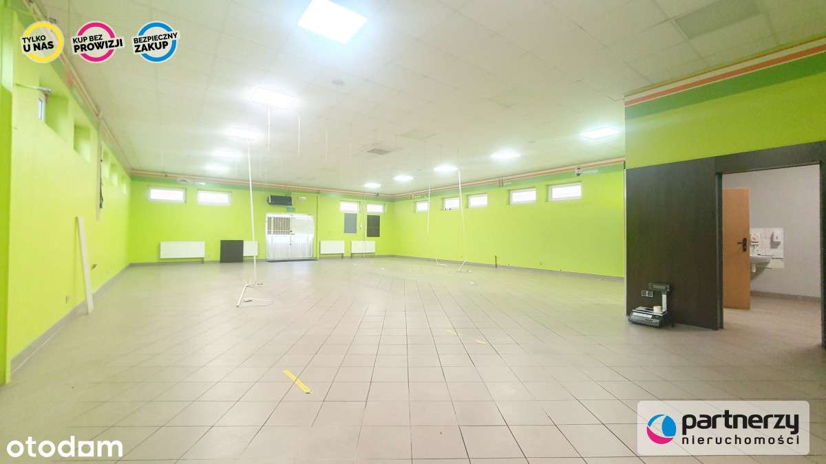 Obiekt handlowy z dużym parkingiem. - Pełny obrazek: 4/8