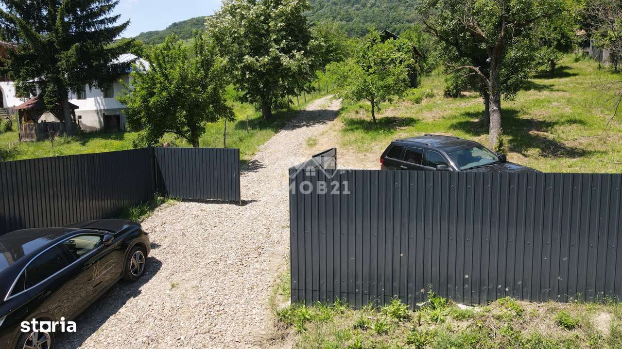 Teren spectaculos cu padure, livada si priveliste panoramica in Soimar-1