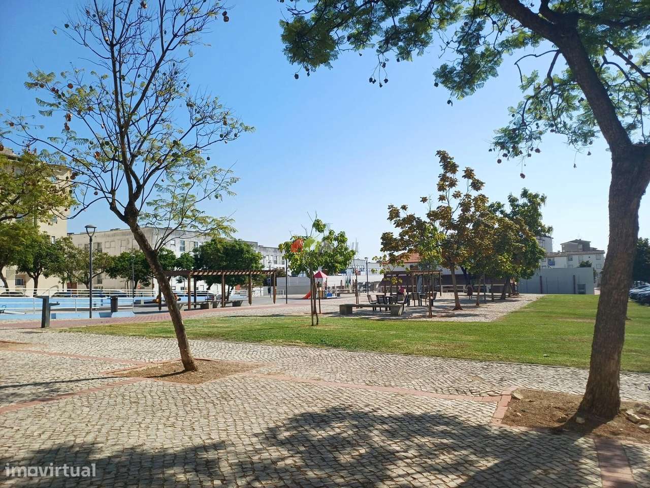 Garagem com 263 m2 no Bairro Afonso Costa - Setúbal-21