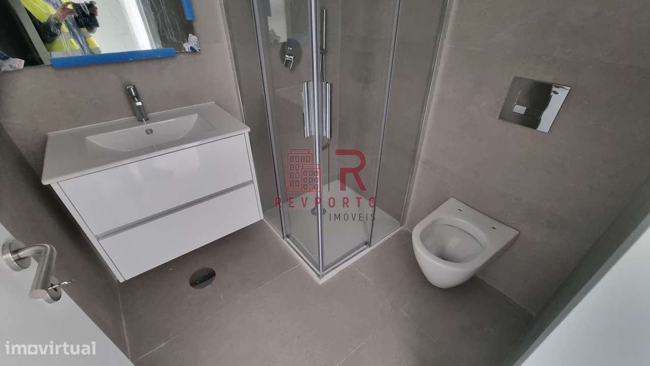 Apartamento T2, com 2 suítes, varanda, jardim e garagem-28