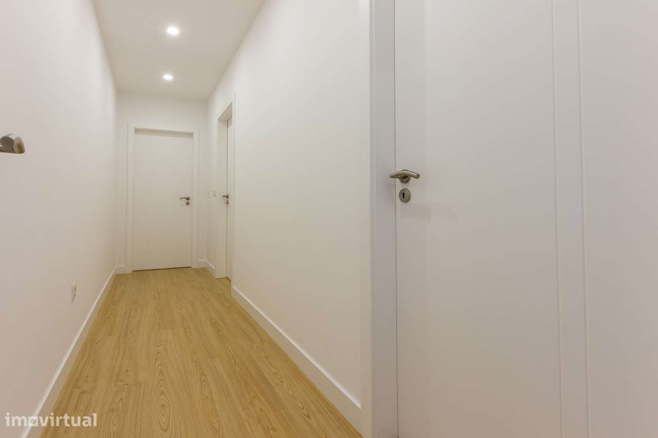 Apartamento T2 com A/C e arrecadação  Barreiro-11