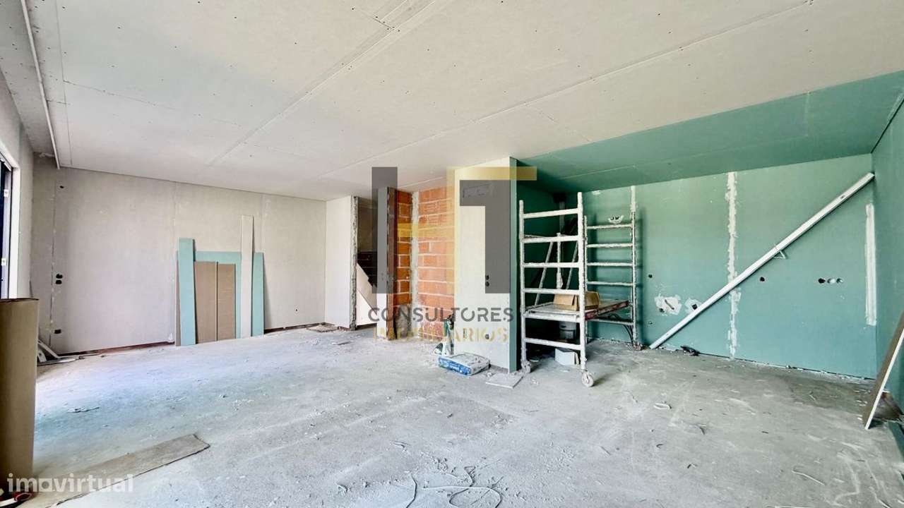 Moradia T3 | 235m² de Logradouro + Possibilidade de Piscina | Varanda-48