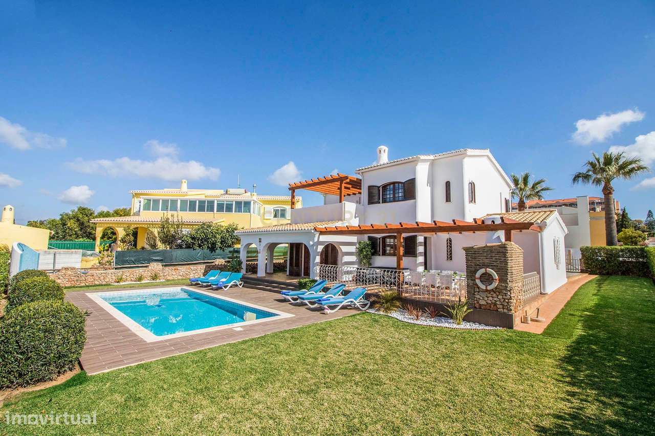 Moradia isolada com Vista Mar apenas a 200 metros da Praia da Galé - Grande imagem: 5/32