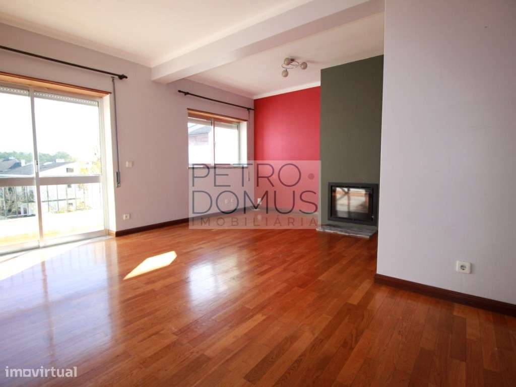 APARTAMENTO T3 | GARAGEM | VISTA CIDADE-0