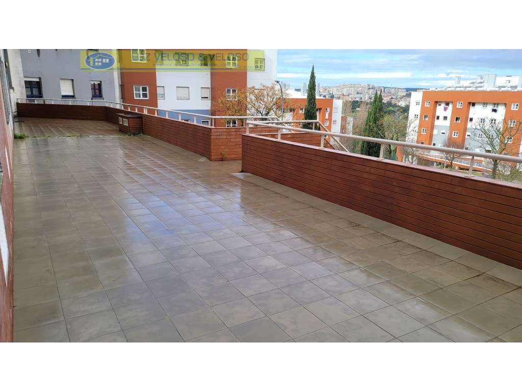 T1 com boas áreas, 2 lugares de parqueamento e arrecadação-48