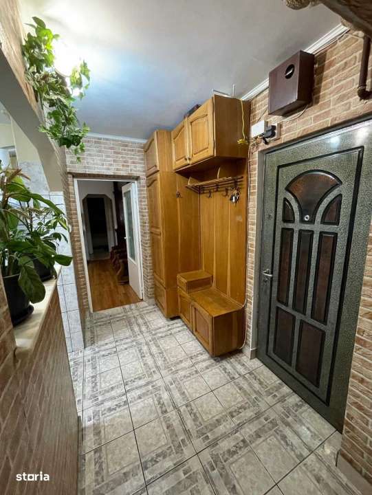 Apartament cu 3 camere , semidecomandat, etaj IV din IV, Str. Zenit, M - Imagine principală: 2/8