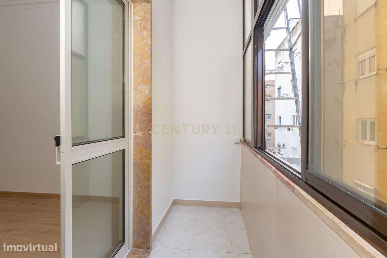 Maravilhoso T1 Remodelado | Moscavide | Excelente Exposição Solar-15