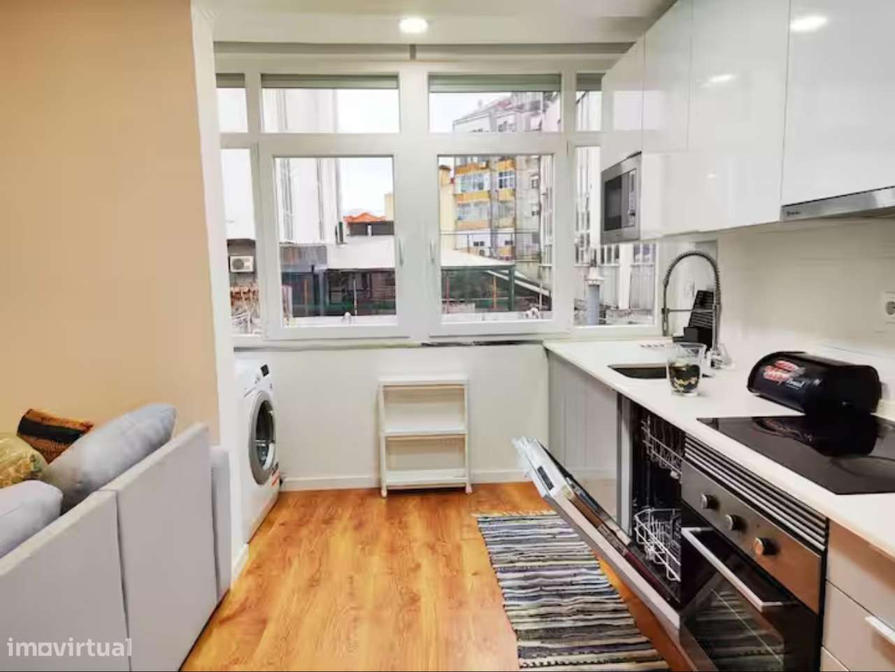 T2 Amadora remodelado junto a estação - Grande imagem: 3/9