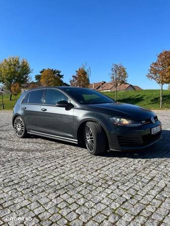 Volkswagen Golf - 6