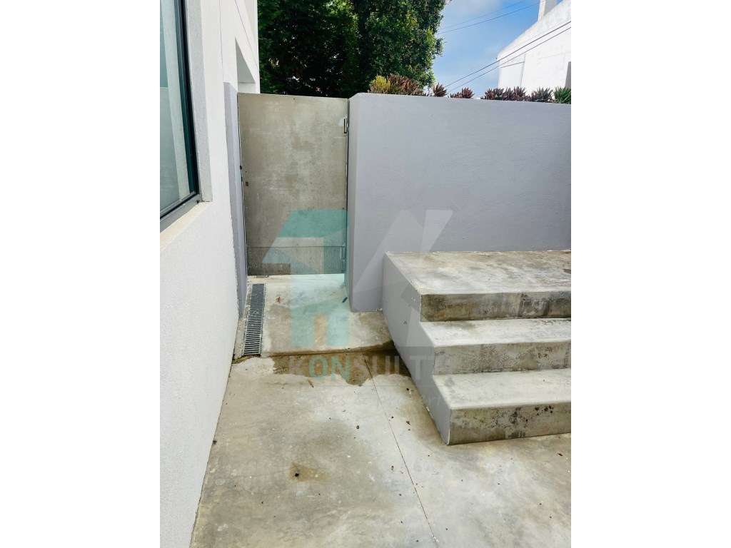 Moradia T3 + T2 em São João do Estoril - Alapraia-55