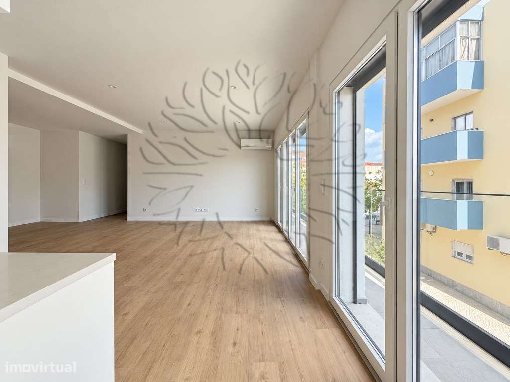 T3 com Suíte | A+ | Equipamentos AEG | Parqueamento e Arrecadação-1