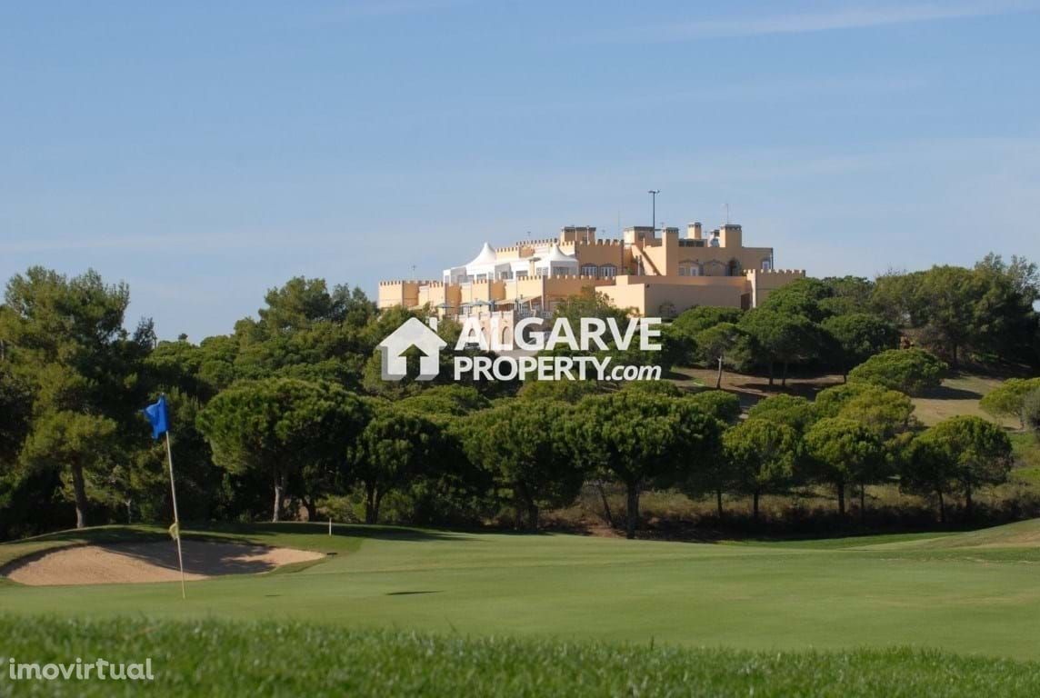 Lote terreno dentro do campo golfe.