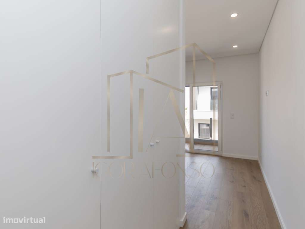 Moradia Geminada T3 com Suíte e Ótimo Espaço Exterior-16