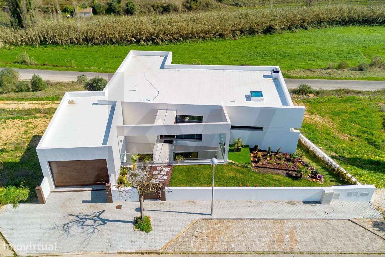 Moradia de Luxo com Piscina Infinita e Vista de Campo, próxima da Prai - Grande imagem: 3/56