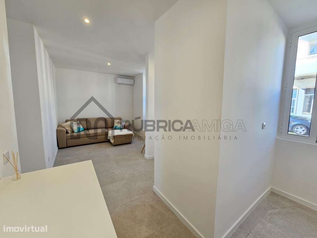 Moradia V2 em Loulé renovada com terraço e logradouro-8