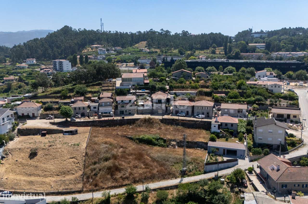 Terreno versátil em zona nobre de Castelo de Paiva - Grande imagem: 5/17