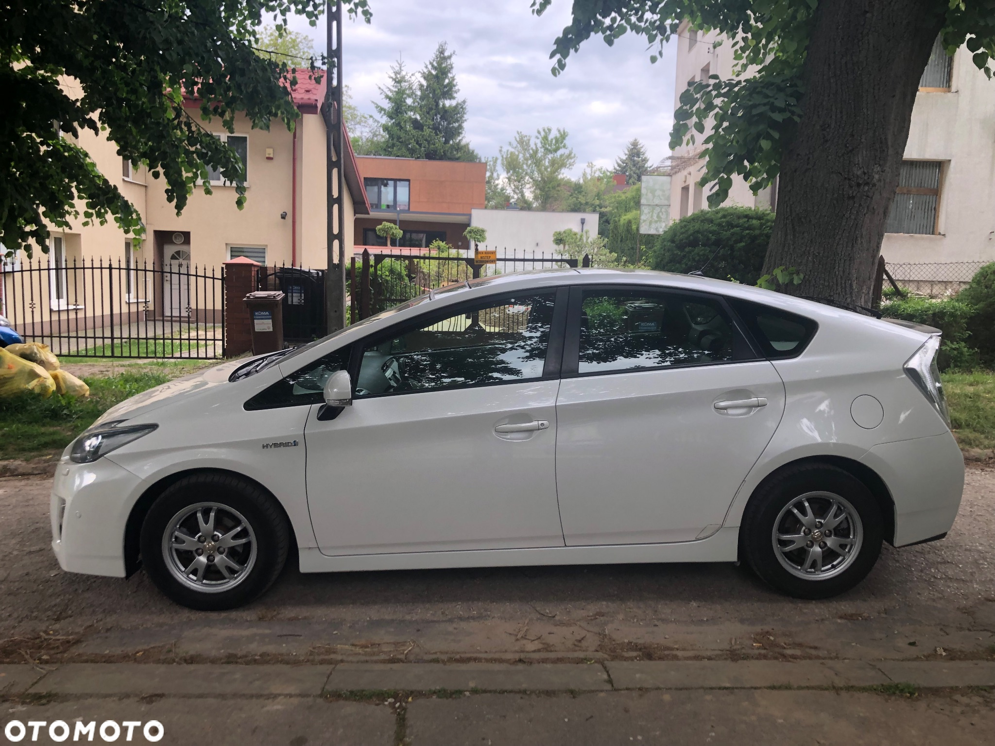 Toyota Prius (Hybrid) Executive - 4