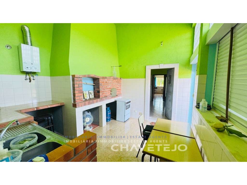 Quintinha T4 com Amplas zona para Oficinas, Terreno Plano e Enorme ...-38