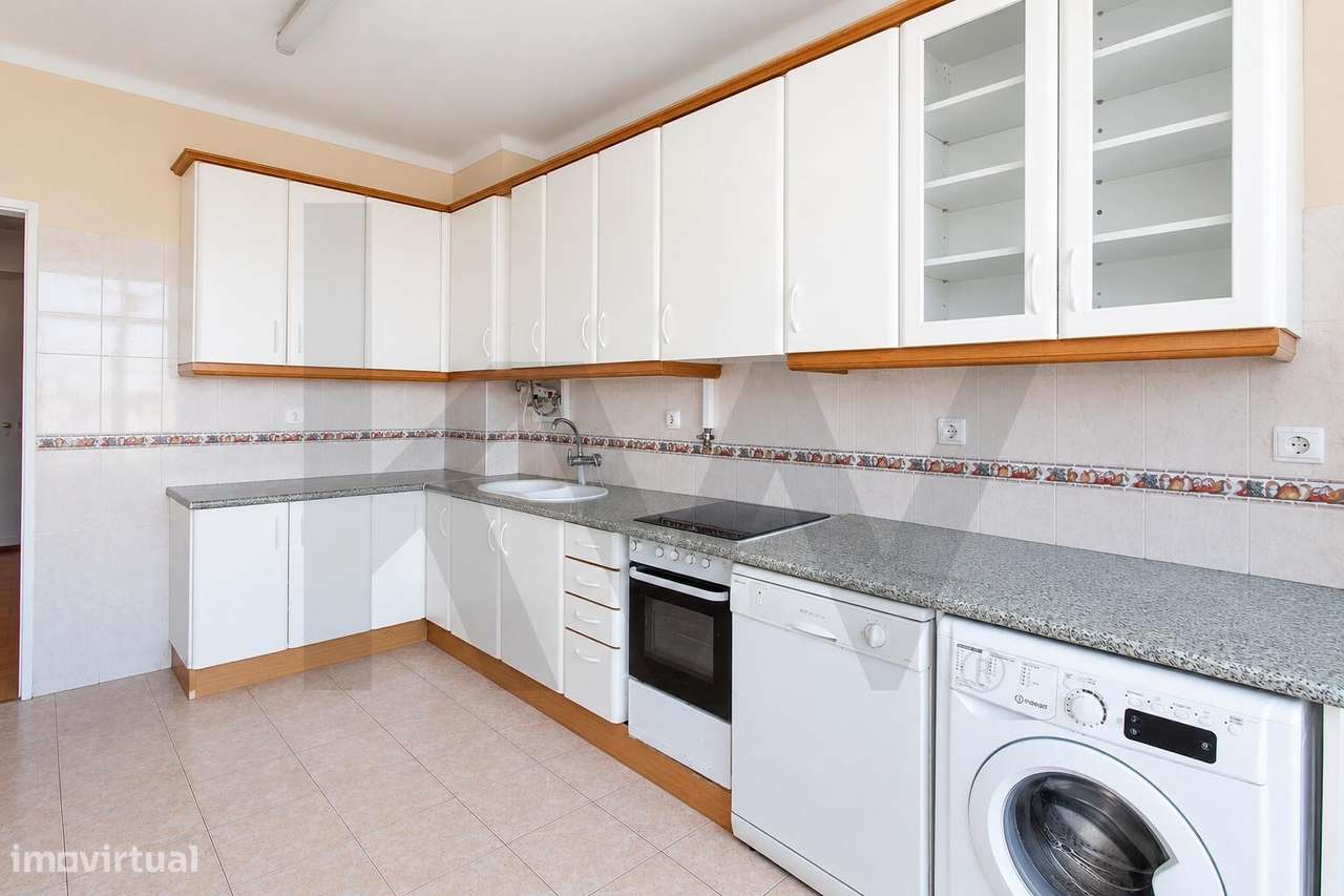 Apartamento T2 na Amora a Um Passo de Tudo | Luminoso e Bem Localizado-9