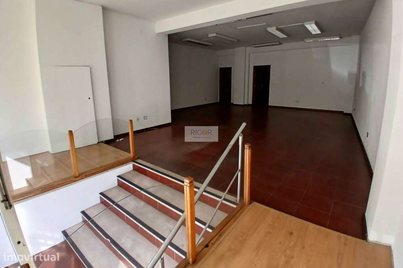 Loja de 70m2 e garagem no centro de Gueifâes - Grande imagem: 2/7