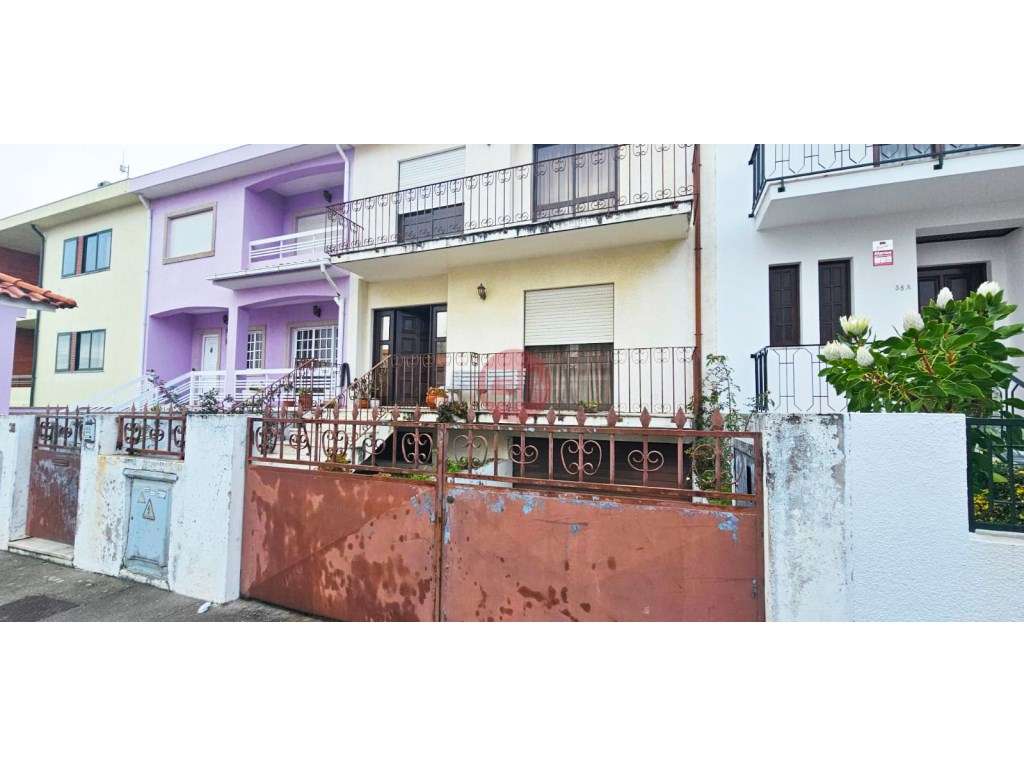 Moradia na Póvoa - Ampla, luminosa e com excelente potencial!-14