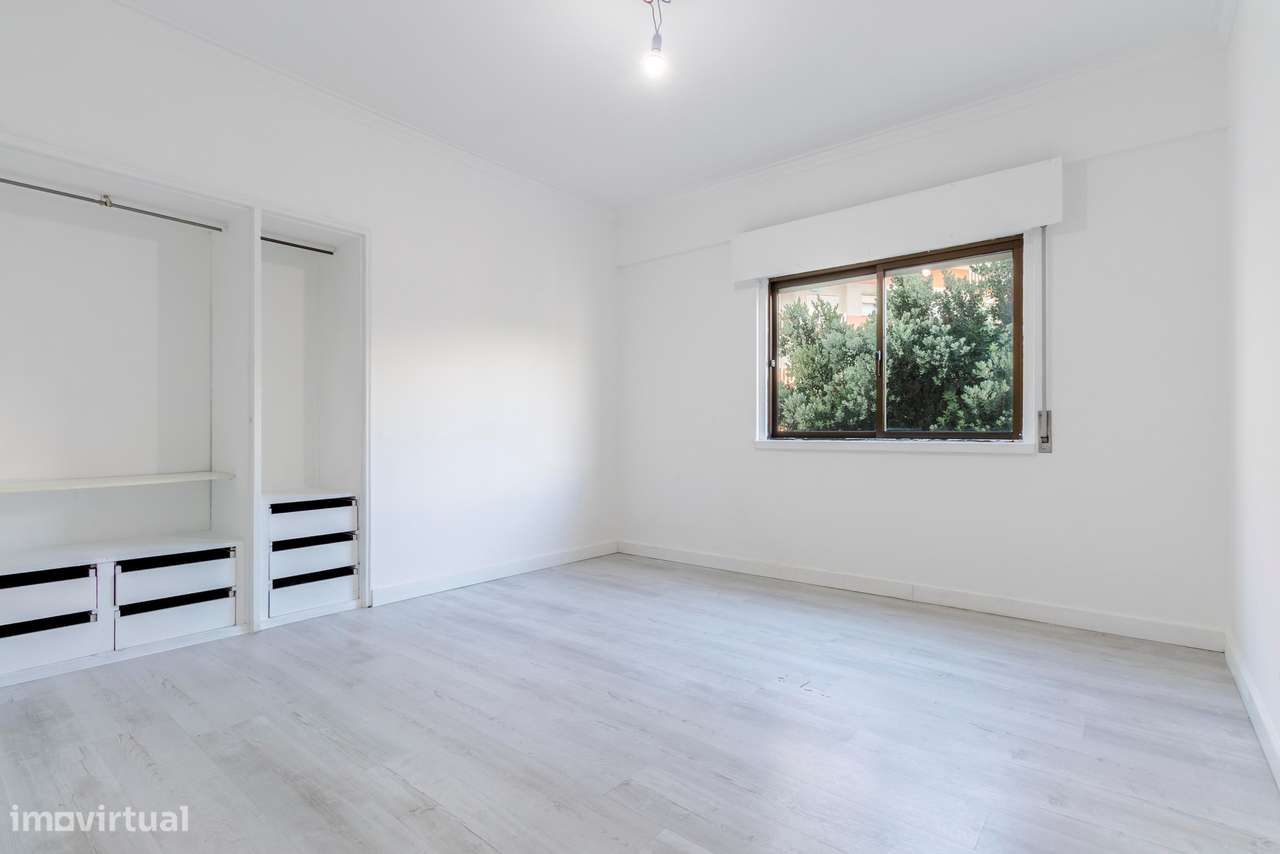 Apartamento T2 c/ Varanda em Agualva, Sintra-17