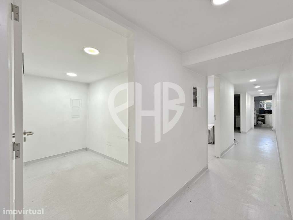 Edifício Comercial 2 Pisos // Rua do Padrão - Pedroso-9