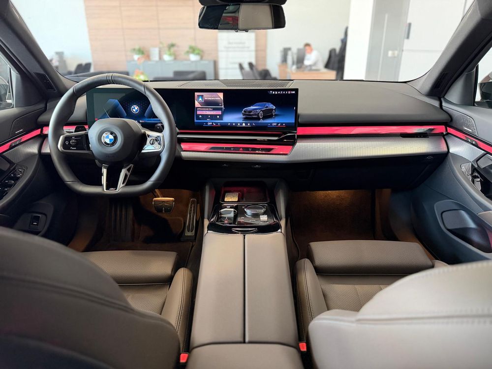 Bmw Seria-5 Pakiet sportowy M Pakiet Travel BMW Iconic Glow Salon Polska