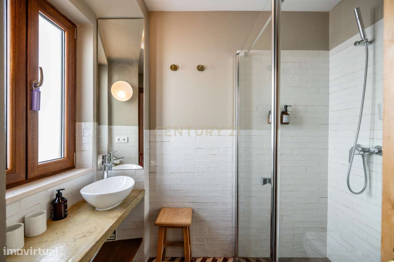 Elegante Moradia T0+2 Totalmente Renovada e Mobilada-22