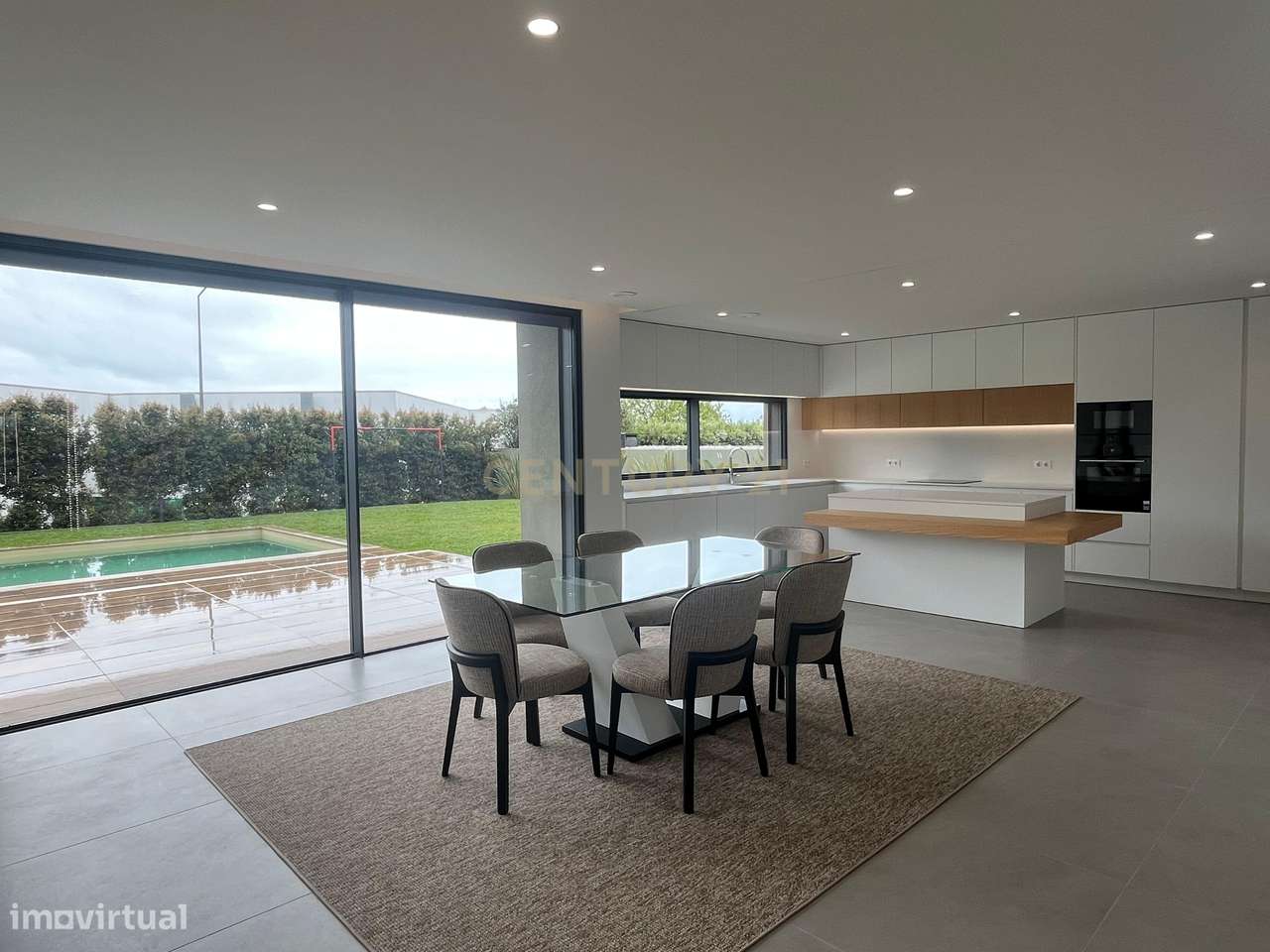 Moradia Contemporânea de Luxo em Azurara | Elegância, Privacidade e Di-55