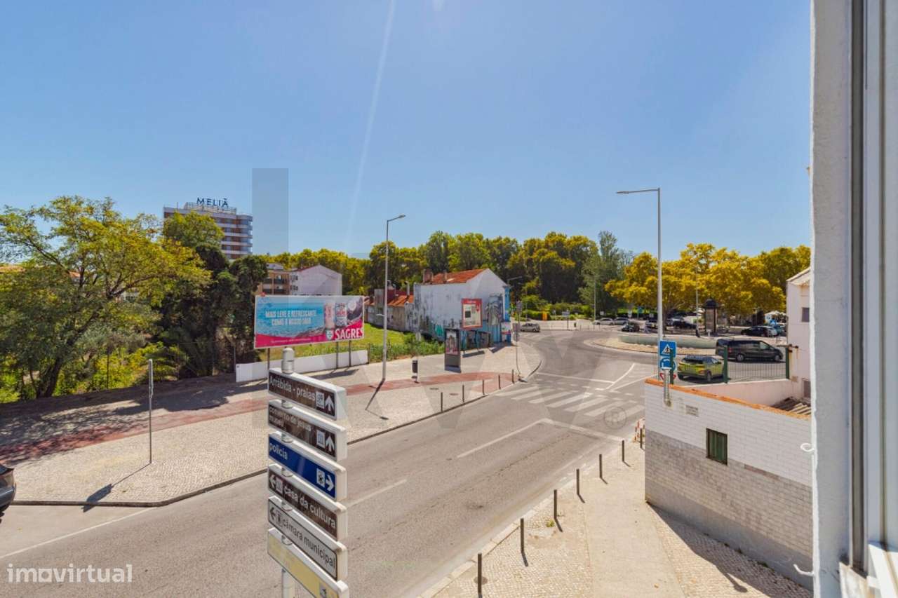 Excelente T2 Remodelado no Coração de Setúbal – Av. da República da Gu-17