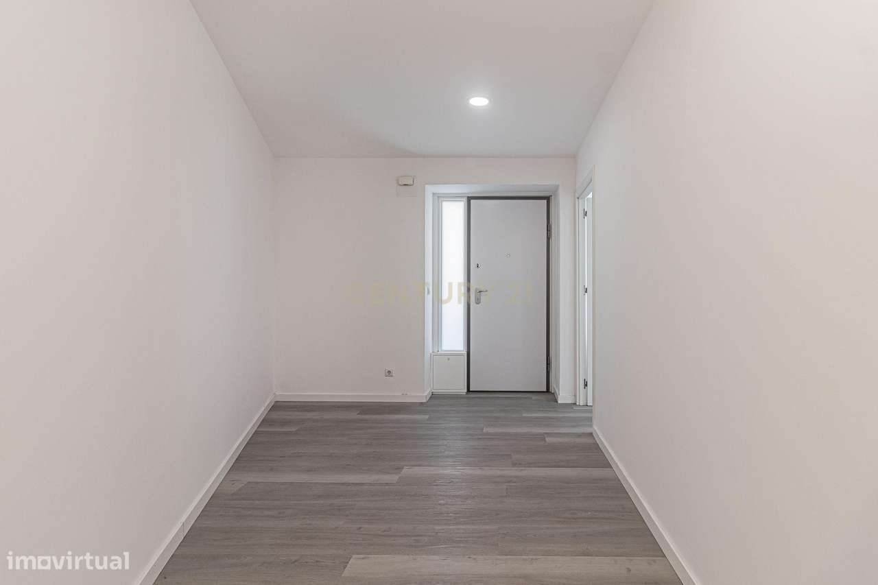 T1 TOTALMENTE REMODELADO COM LOGRADOURO | MOSCAVIDE | JUNTO À ESTAÇÃO-13