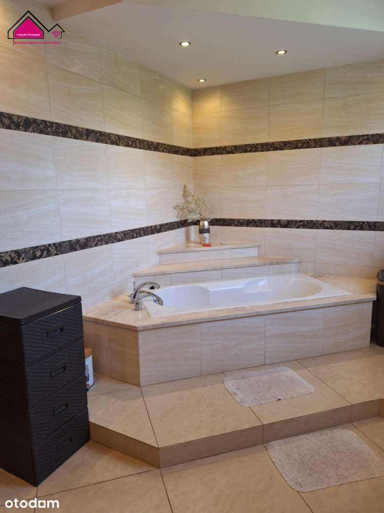 Przestronny dom na dużej działce-8