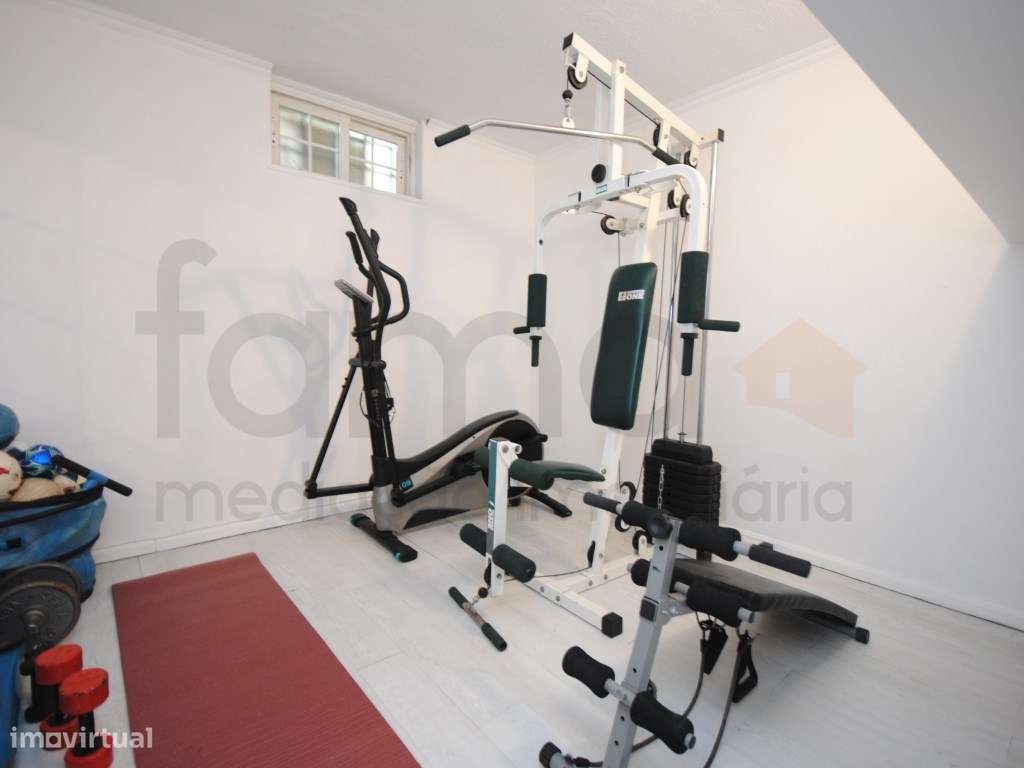 **Oportunidade Única: Moradia T6 à Venda!**-58