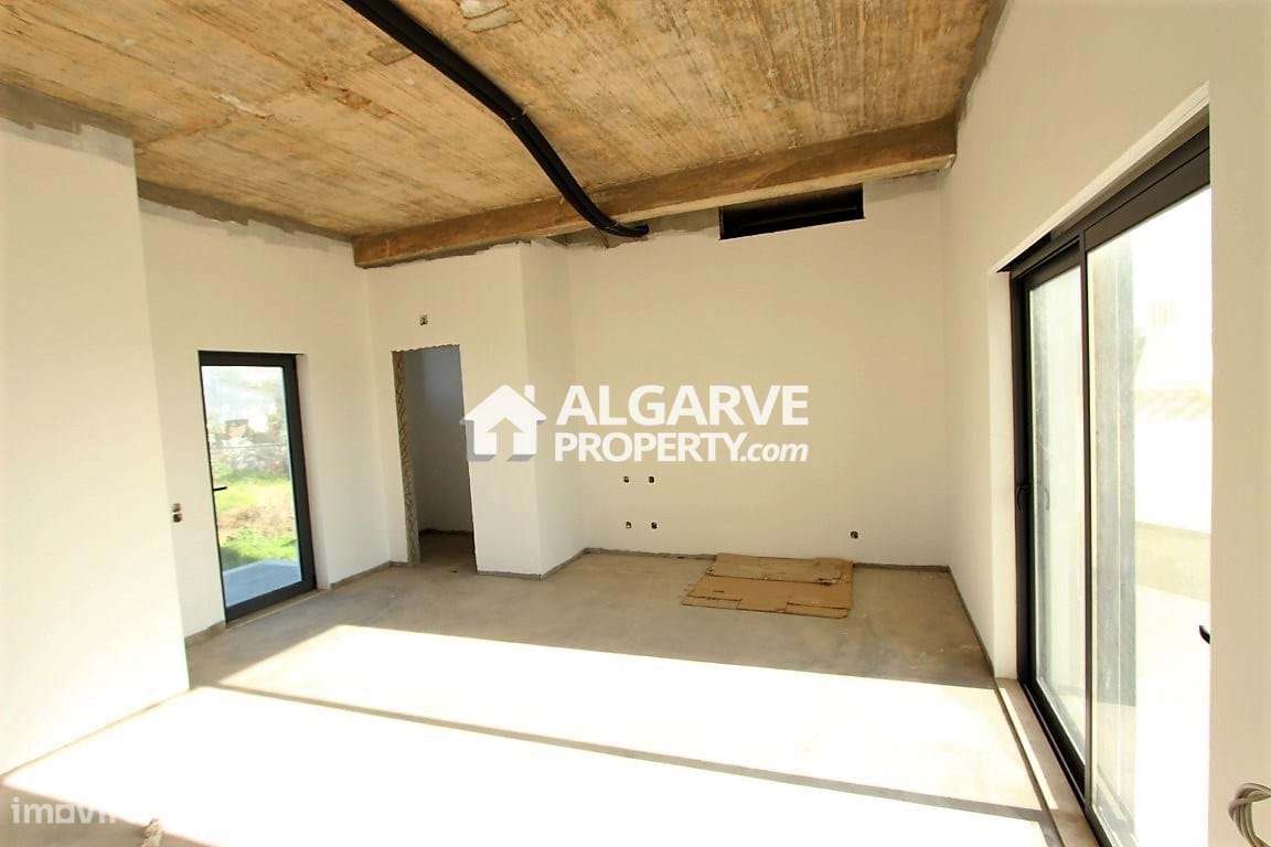 Luxuosa V4 em fase de construção com FABULOSA vista de CAMPO e MAR em - Grande imagem: 4/20