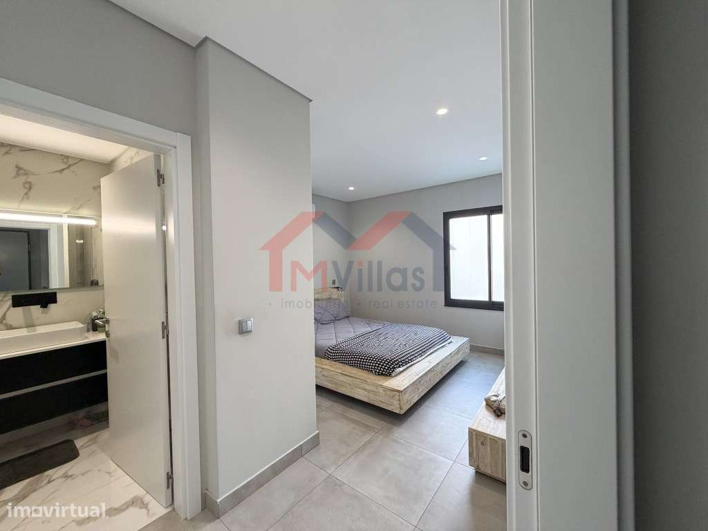 Apartamento T2 no centro com garagem e grande terraço - Almancil-10