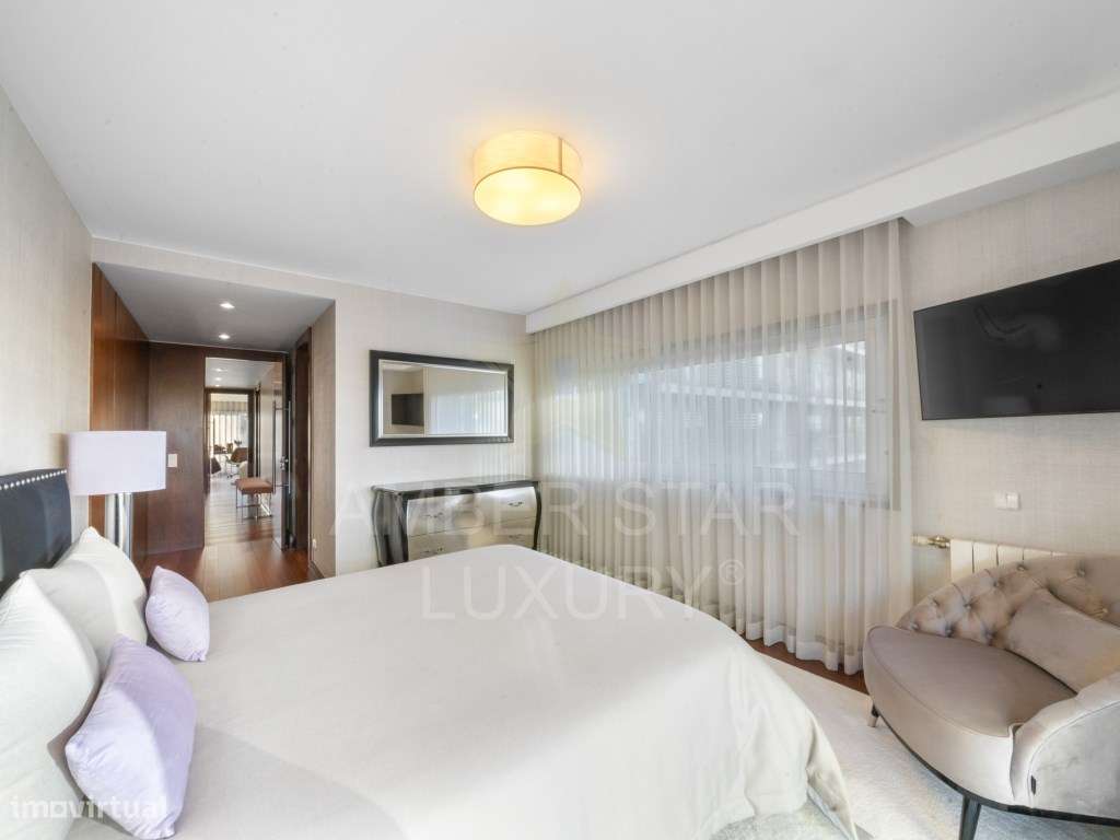 Apartamento T4 como novo, em condomínio de alto padrão-16