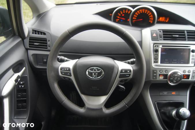 Toyota Verso 2.0 D-4D Executive - 17