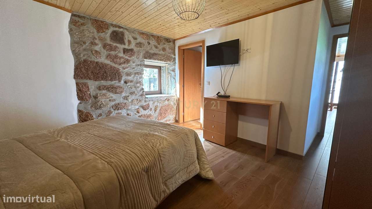 Lindíssima moradia na Zona do Gerês com Jardim interior-12