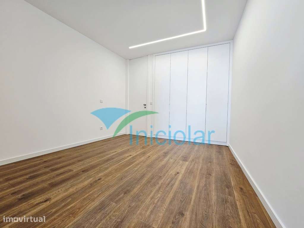 Apartamento T2 Totalmente Remodelado no Centro Histórico de Penafiel-18