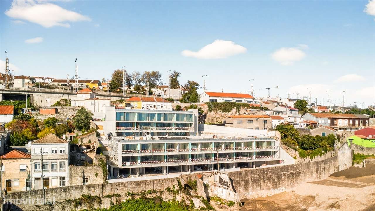Apartamento T2 com Varanda e Garagem no Douro 39-11