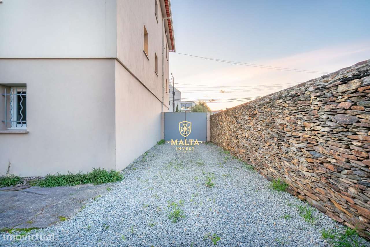 Moradia Bifamiliar com 3 Pisos no Centro de Fão – Esposende-31