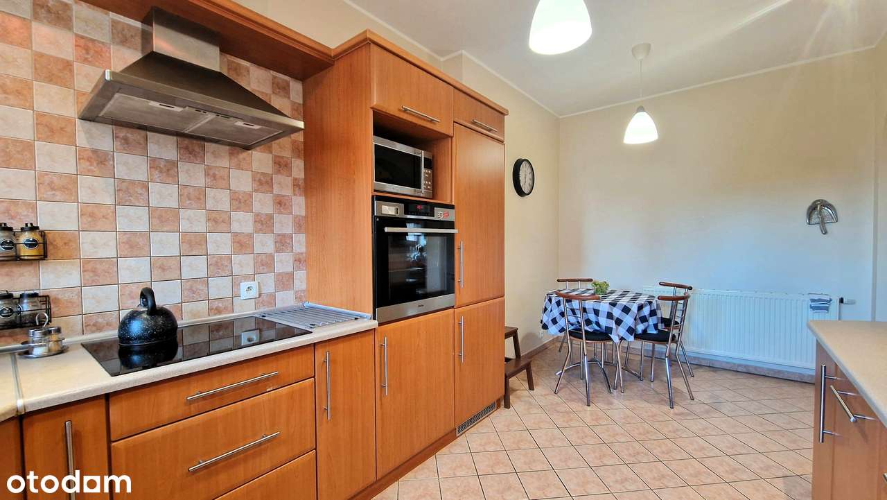 Przestronny bardzo zadbany dom, osobny garaż, zagospodarowany ogród-7