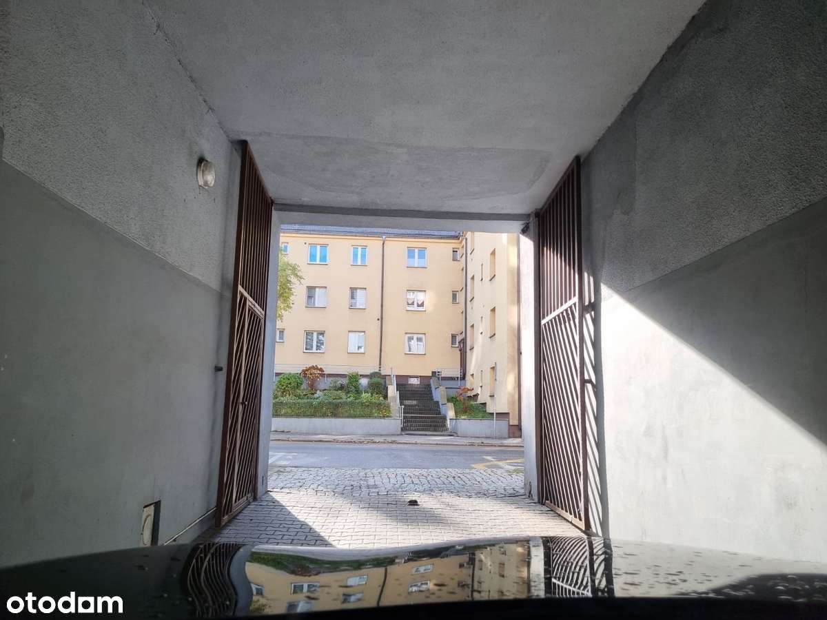 Garaż murowany z KW - ogrodzony teren. Prąd. Bezpośrednio - Pełny obrazek: 2/3