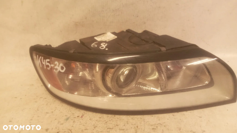 .  PRZOD PRZEDNIA LAMPA PRAWA VOLVO V50 S40 - 2