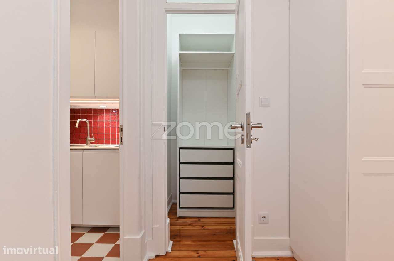 Apartamento T2+1 Renovado na Avenida Almirante Reis-19