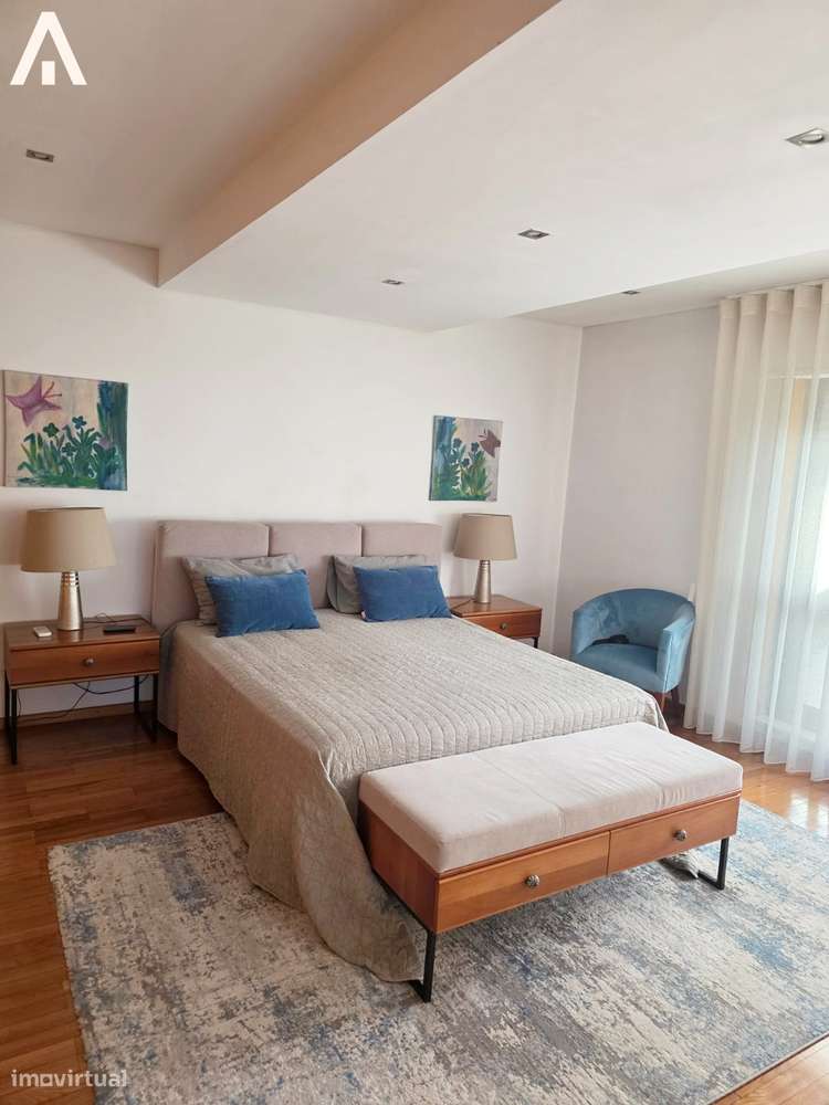 Cobertura T4 Duplex com terraços e duas garagens-10