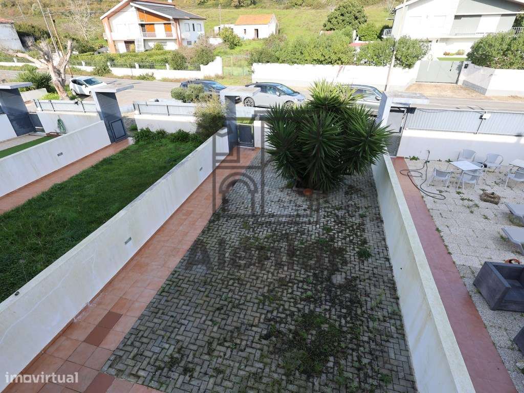 Moradia V3 localizada na freguesia da Carnota, em Alenquer.-5