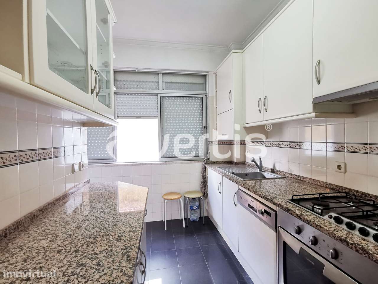 Apartamento T2 no centro de Carcavelos - Grande imagem: 2/20